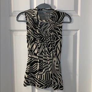 Sleeveless neck tie top